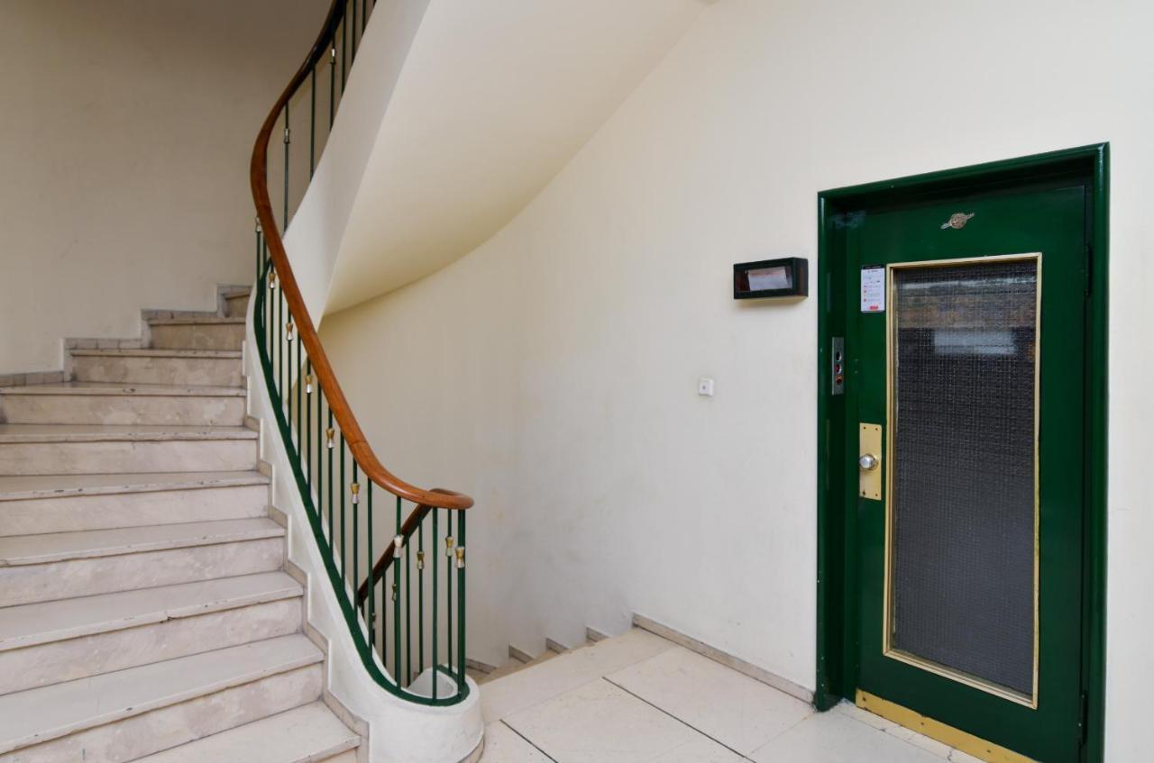 Athens Central Studio In Front Of Syntagma Metro 외부 사진